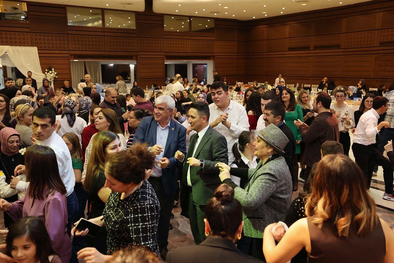 KÜÇÜKÇEKMECE BELEDİYESİ, 3 ARALIK DÜNYA ENGELLİLER GÜNÜ’NDE İLÇEDEKİ ÖZEL GEREKSİNİMLİ...