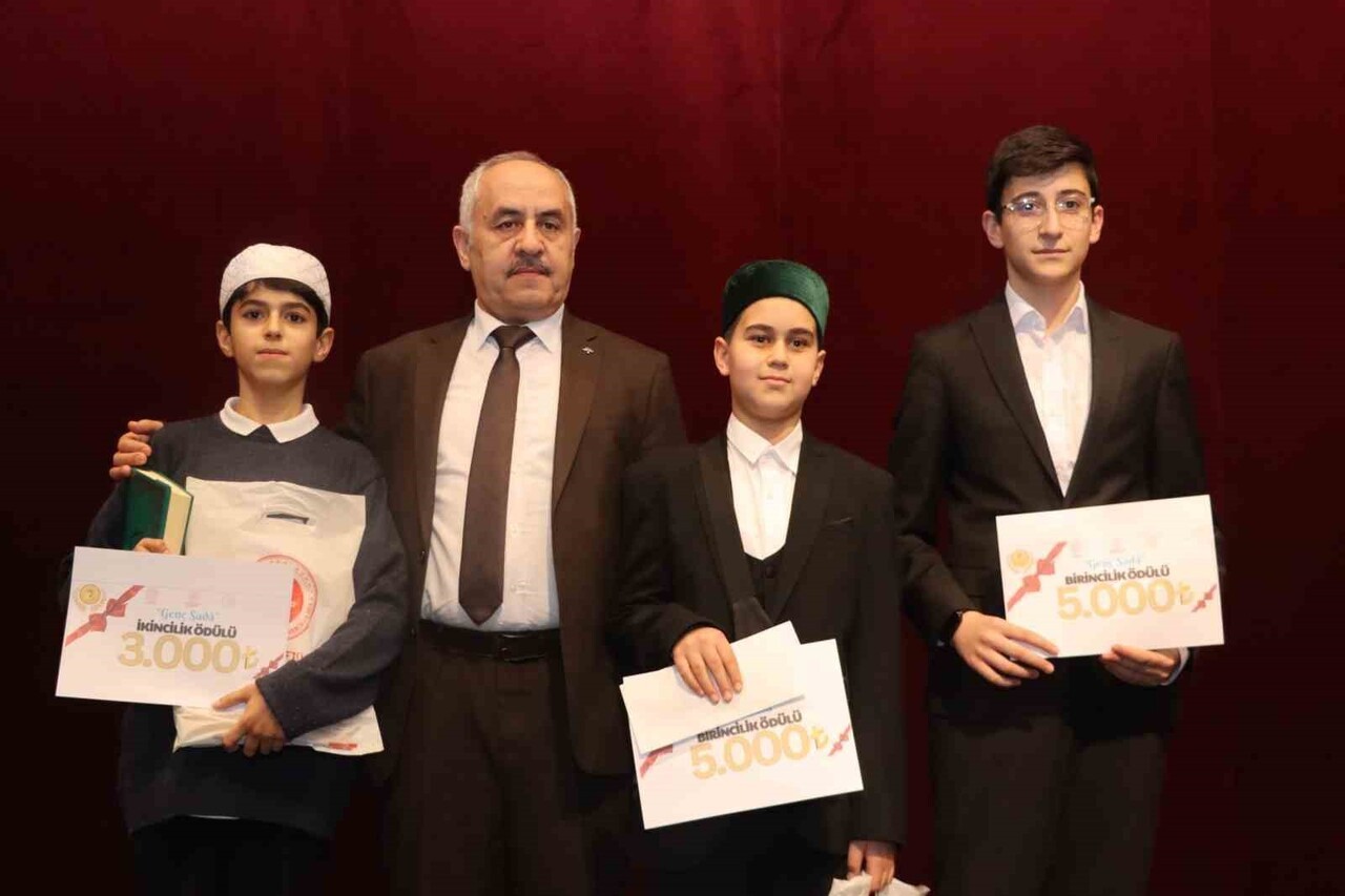 KUR'AN-I KERİM’İ GÜZEL OKUMAK İÇİN YARIŞTILAR
