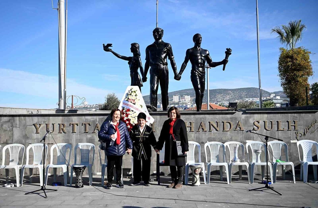 KUŞADASI'NDA '3 ARALIK DÜNYA ENGELLİLER GÜNÜ' KUTLANDI