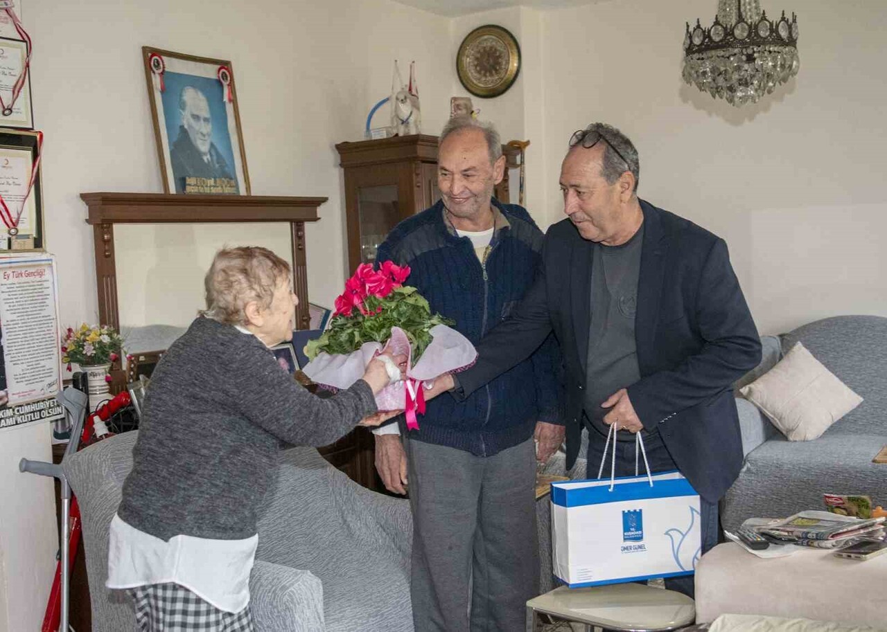 KUŞADASI BELEDİYESİ’NDEN ENGELLİ OSMAN AMCAYA ANLAMLI ZİYARET