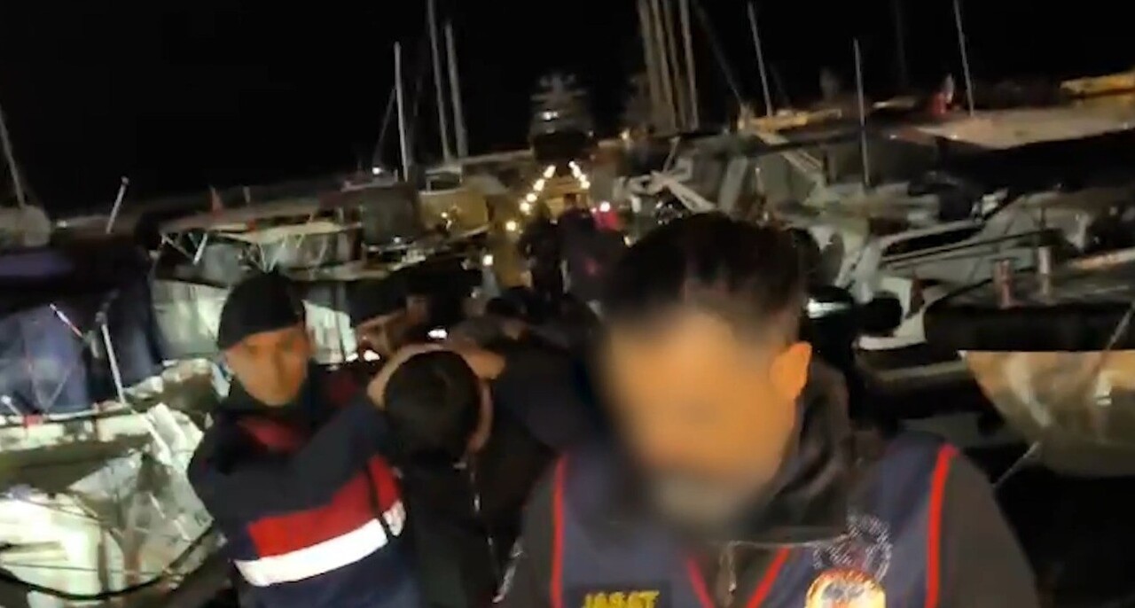 KUŞADASI İLÇESİNDE DÜZENLENEN OPERASYONDA YURTDIŞINA KAÇMAYA ÇALIŞAN 4 ORGANİZE SUÇ ÖRGÜTÜ ÜYESİ...