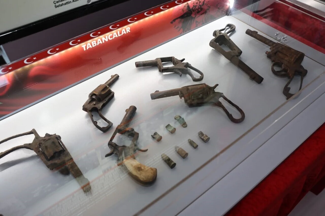 KÜTAHYA'DA "ÇANAKKALE RUHU İLE GEÇMİŞE YOLCULUK" SERGİSİ