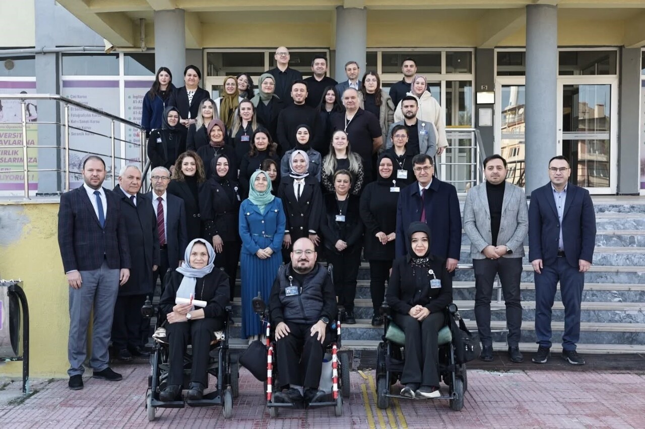 KÜTAHYA BELEDİYESİ’NDE 26 PERSONEL İŞARET DİLİ SERTİFİKASI ALDI