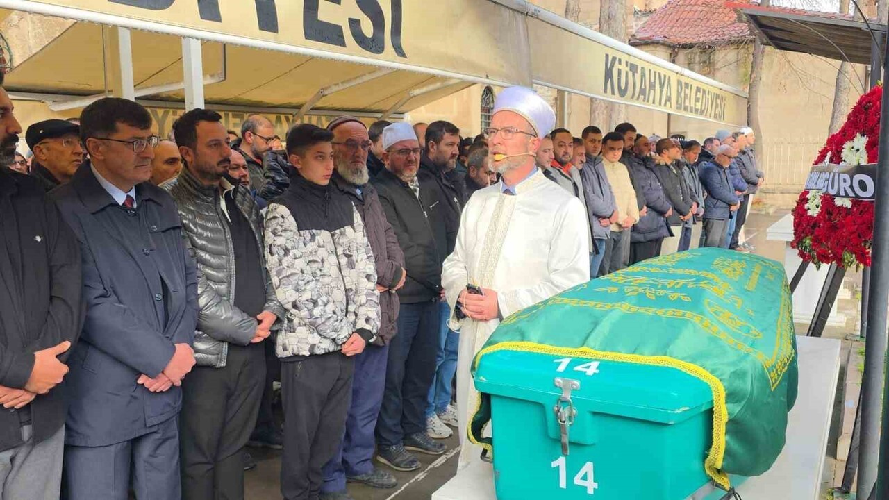 KÜTAHYA BERBERLER VE KUAFÖRLER ODASI BAŞKANI MEHMET ÇALTI SON YOLCULUĞUNA UĞURLANDI