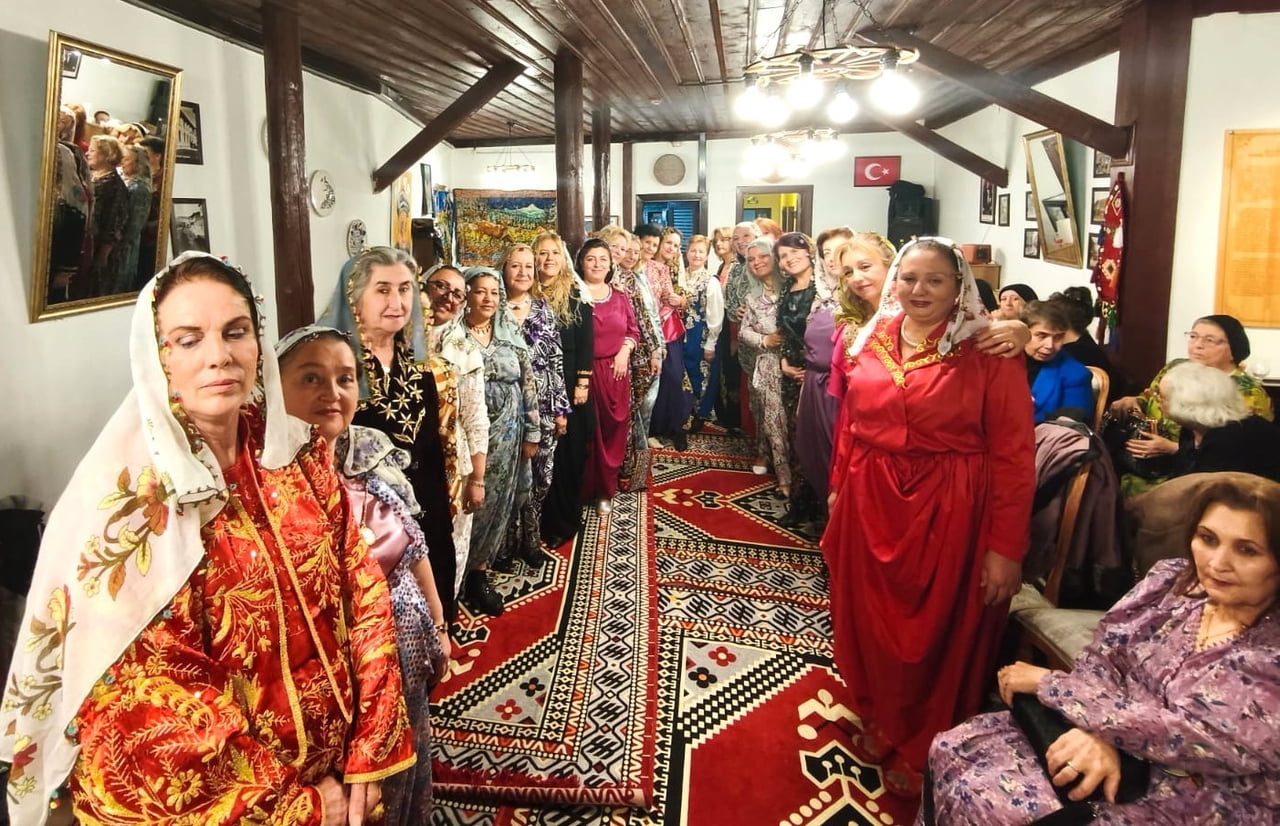 KÜTAHYA’DA 'ŞALVAR GECESİ'YLE GELENEKLER YAŞATILDI