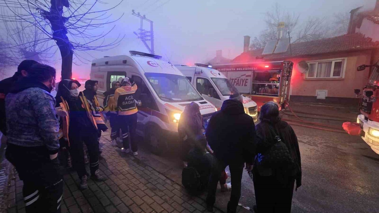 KÜTAHYA’DA ÇIKAN YANGINDA 85 YAŞINDAKİ ZEKİYE SARI HAYATINI KAYBETTİ