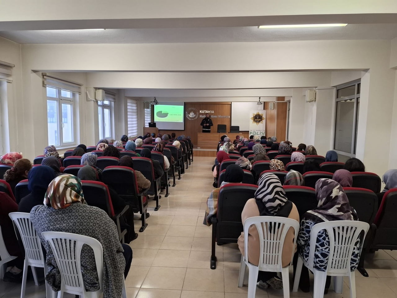 KÜTAHYA EMNİYETİNDEN UYUŞTURUCU İLE MÜCADELEDE BİLGİLENDİRME ÇALIŞMALARI