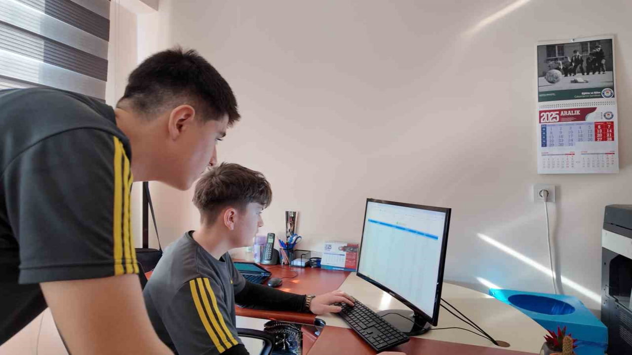 KÜTAHYA’NIN GEDİZ İLÇESİNDE, ŞEHİT HÜSEYİN GÜRLEKLİ MESLEKİ VE TEKNİK ANADOLU LİSESİ ÖĞRENCİLERİ...