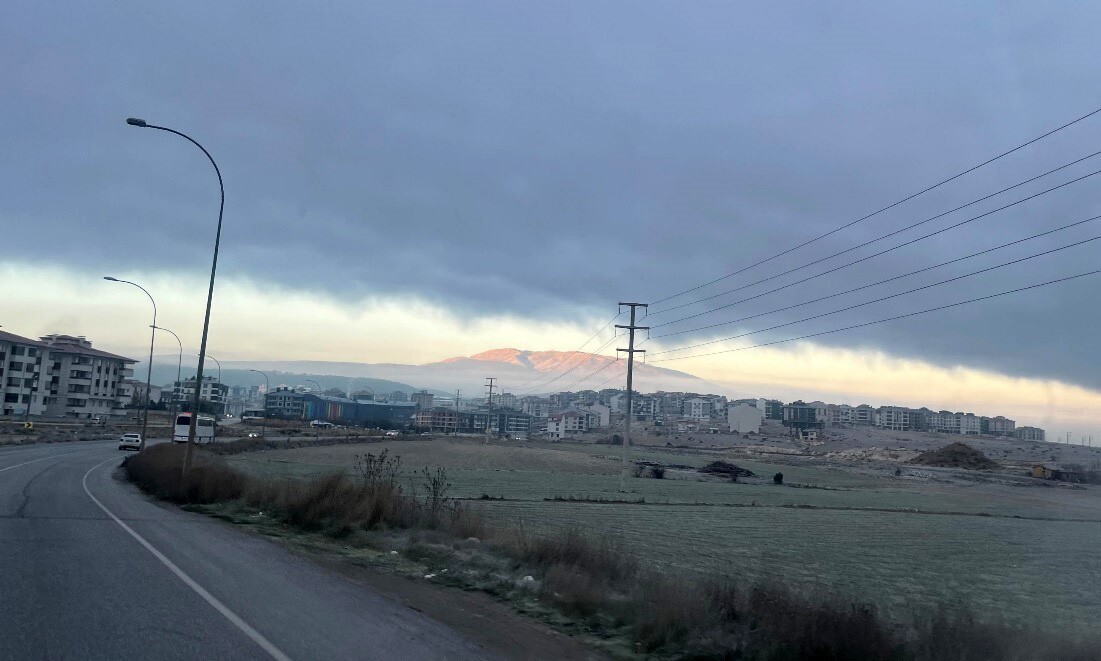KÜTAHYA SEMALARI, SABAHIN ERKEN SAATLERİNDE SEYRİ GÜZEL BİR BULUT MANZARASINA SAHNE OLDU
