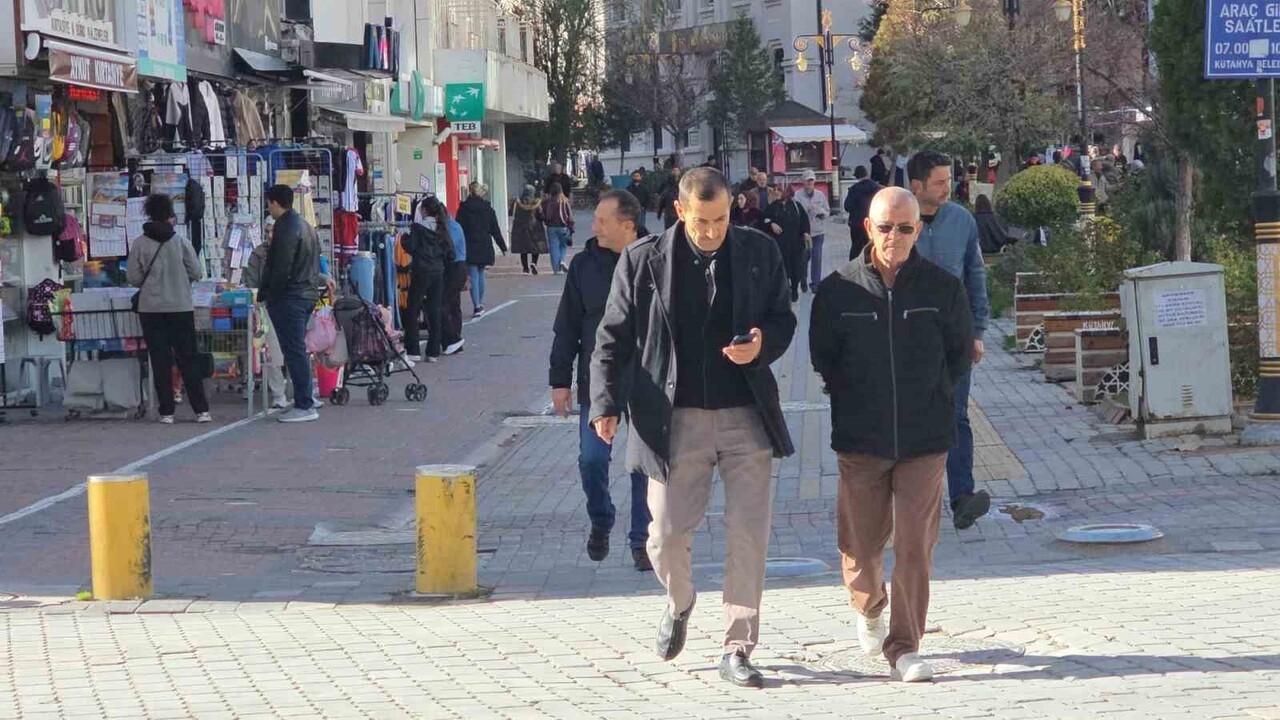 KÜTAHYA, TÜİK TARAFINDAN YAPILAN "YAŞAM MEMNUNİYET ARAŞTIRMASI" SONUCUNDA, YÜZDE 73.76'LIK...