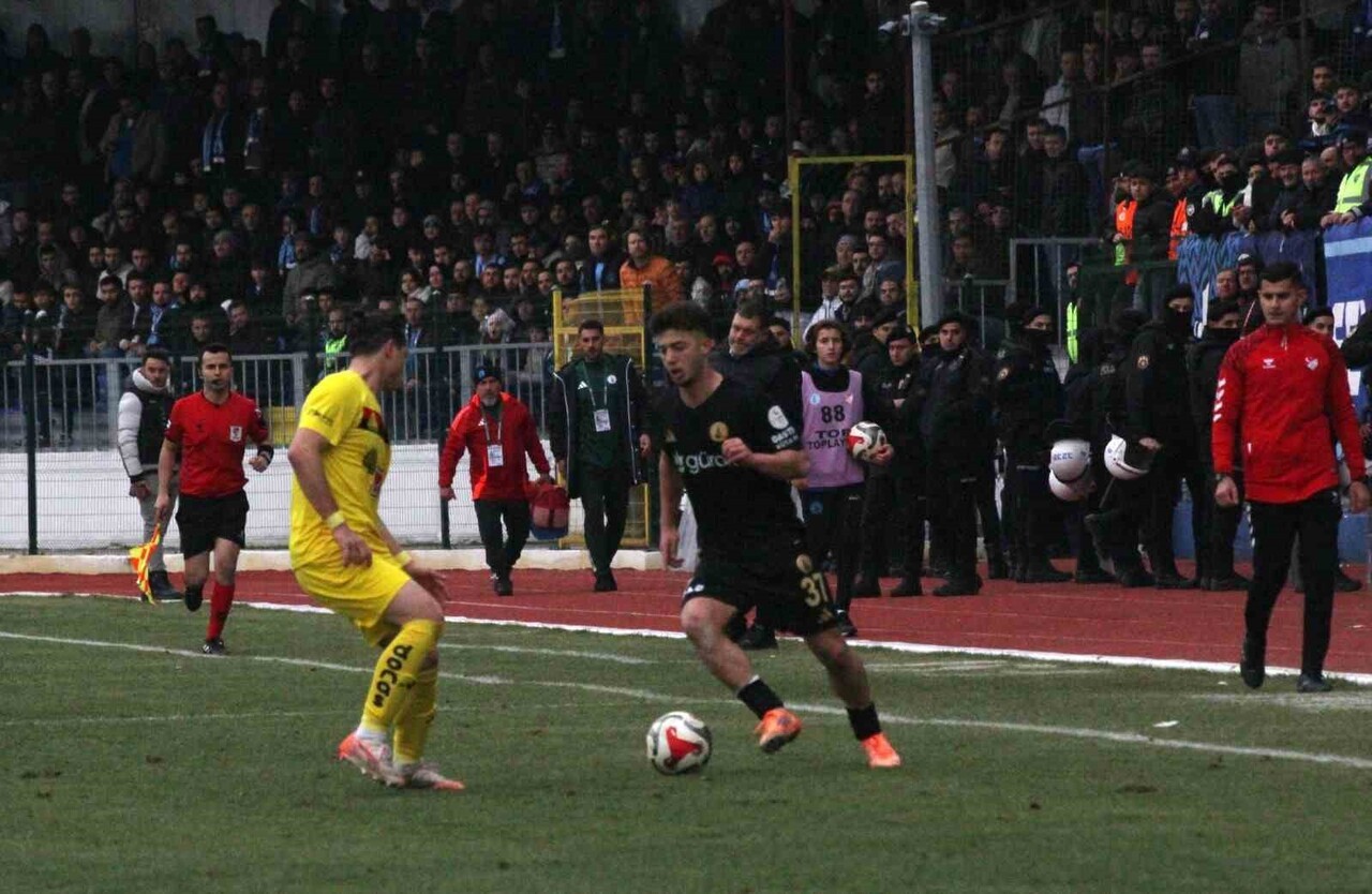 KÜTAHYASPOR SAHASINDA ESKİŞEHİRSPOR İLE 1-1 BERABERE KALDI