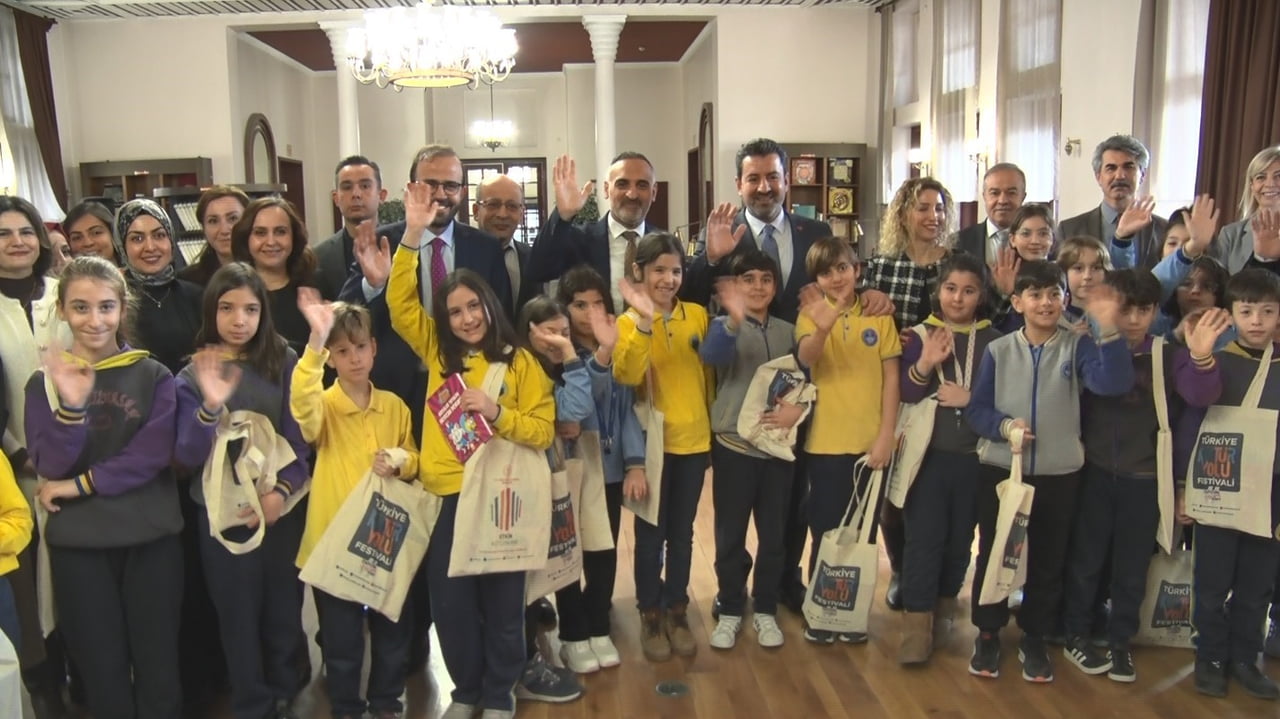 ‘KÜTÜPHANELERDEYİZ' ETKİNLİĞİ ANKARA'DA ADNAN ÖTÜKEN İL HALK KÜTÜPHANESİ'NDE İLKOKUL...