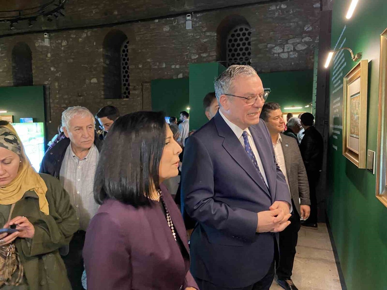 KUVEYT TÜRK GENEL MÜDÜRÜ UFUK UYAN SERGİYİ GEZDİ