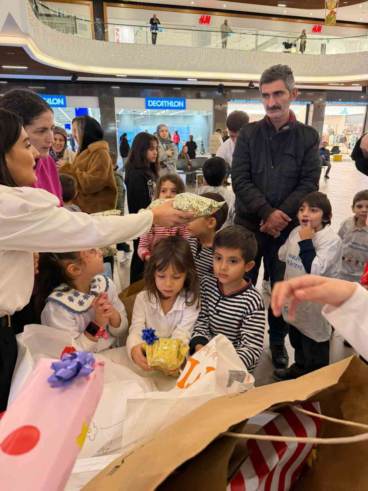 LİV HOSPİTAL SAMSUN İŞ BİRLİĞİYLE BİR AVM’DE ÖZEL GEREKSİNİMLİ ÇOCUKLAR İÇİN FARKINDALIK ETKİNLİĞİ...