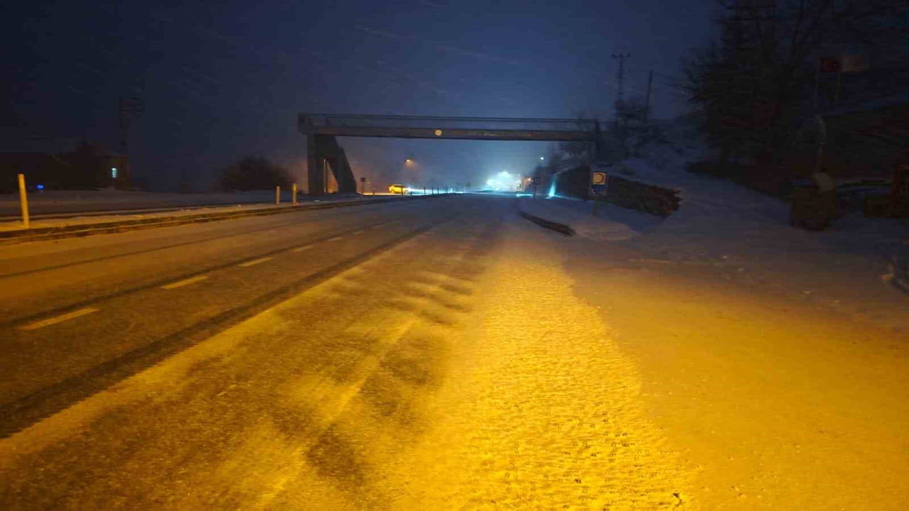 MALATYA'DA KAR YAĞIŞI ETKİSİNİ SÜRDÜRÜYOR