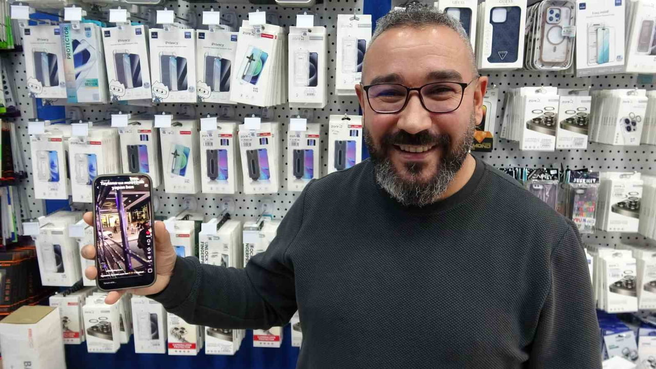 MALATYA'DA TELEFONCULUK YAPAN ATİLLA DURDU'NUN TAYLAND GEZİSİ SIRASINDA YAPTIĞI "MALATYA" ANONSU...