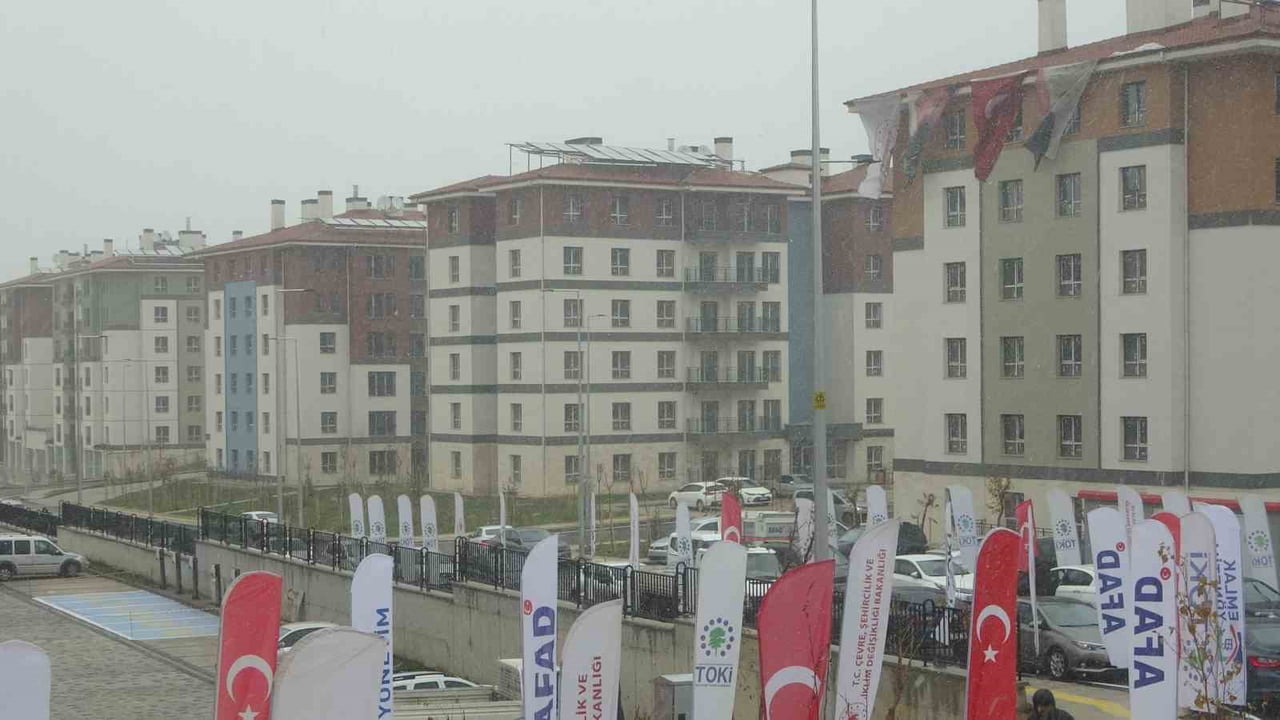 MALATYA’DA 11 BİNDEN FAZLA KONUT VE 128 İŞ YERİ HAK SAHİPLERİNE TESLİM EDİLDİ. HATAY’DA...