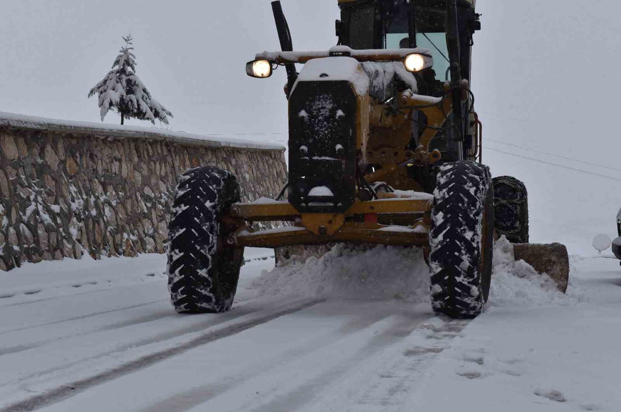 MALATYA’DA KARLA MÜCADELE ÇALIŞMALARI SÜRÜYOR