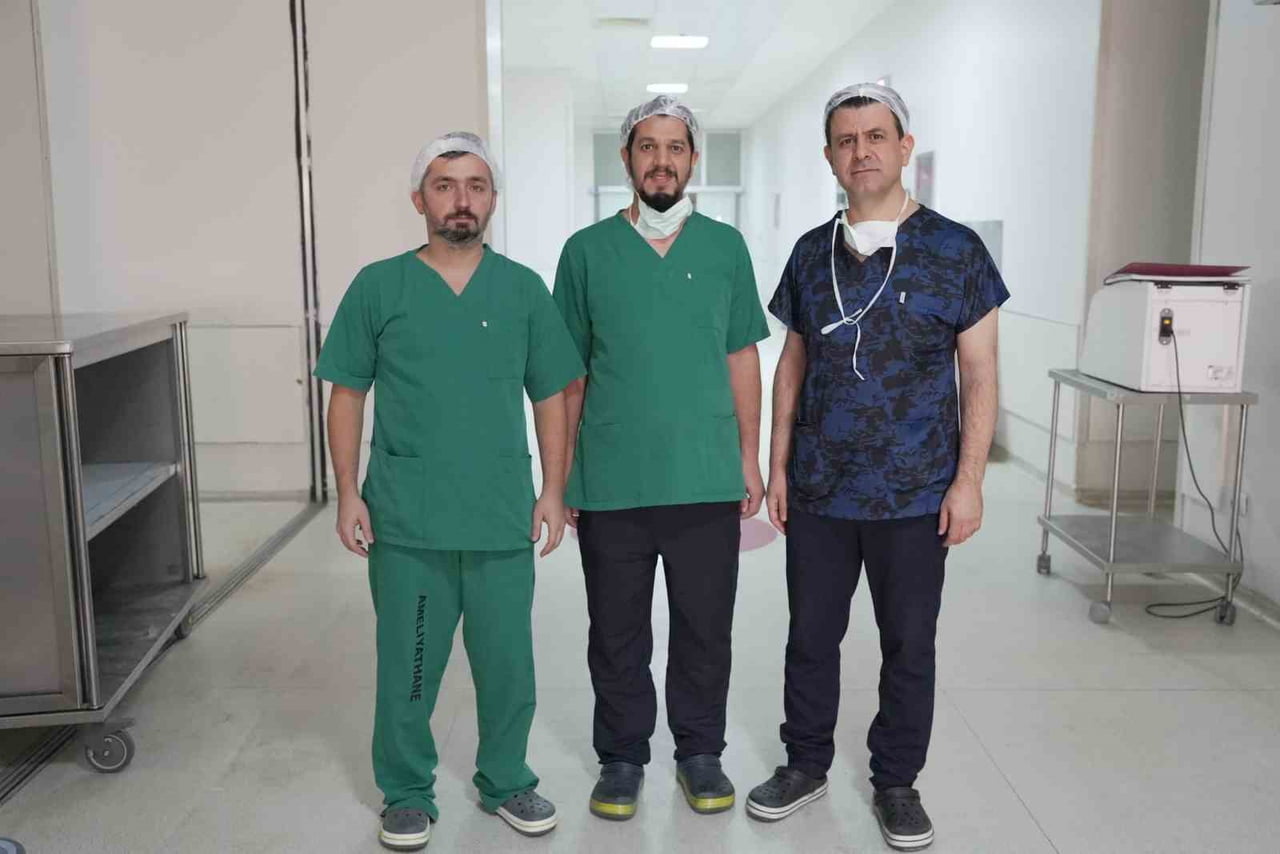 MALATYA EĞİTİM VE ARAŞTIRMA HASTANESİNDE GERÇEKLEŞTİRİLEN ZORLU OPERASYONLA, 70 YAŞINDAKİ AYSEL...