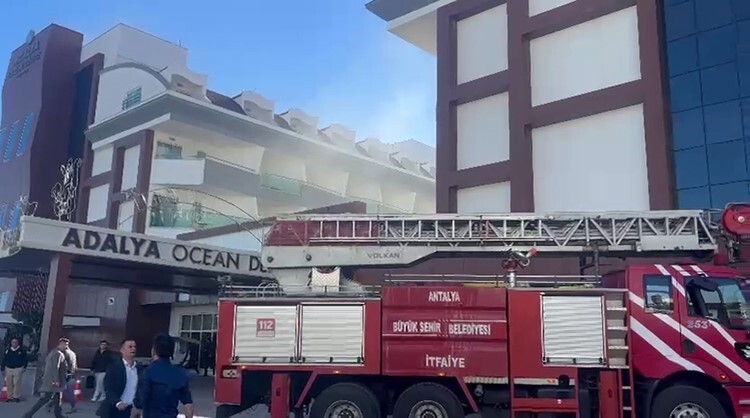 MANAVGAT İLÇESİNDEKİ 5 YILDIZLI OTELDE ÇIKAN YANGIN KORKUTTU.
