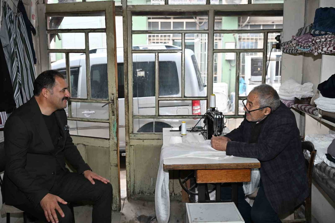 MANİSA'NIN DEMİRCİ İLÇESİNDE BELEDİYE BAŞKANI ERKAN KARA, REGAİP KANDİLİ DOLAYISIYLA İLÇEDE...