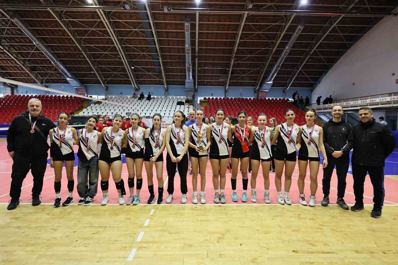 MANİSA GENÇLİK VE SPOR İL MÜDÜRLÜĞÜ TARAFINDAN DÜZENLENEN 2025-2026 SEZONU OKUL SPORLARI VOLEYBOL...