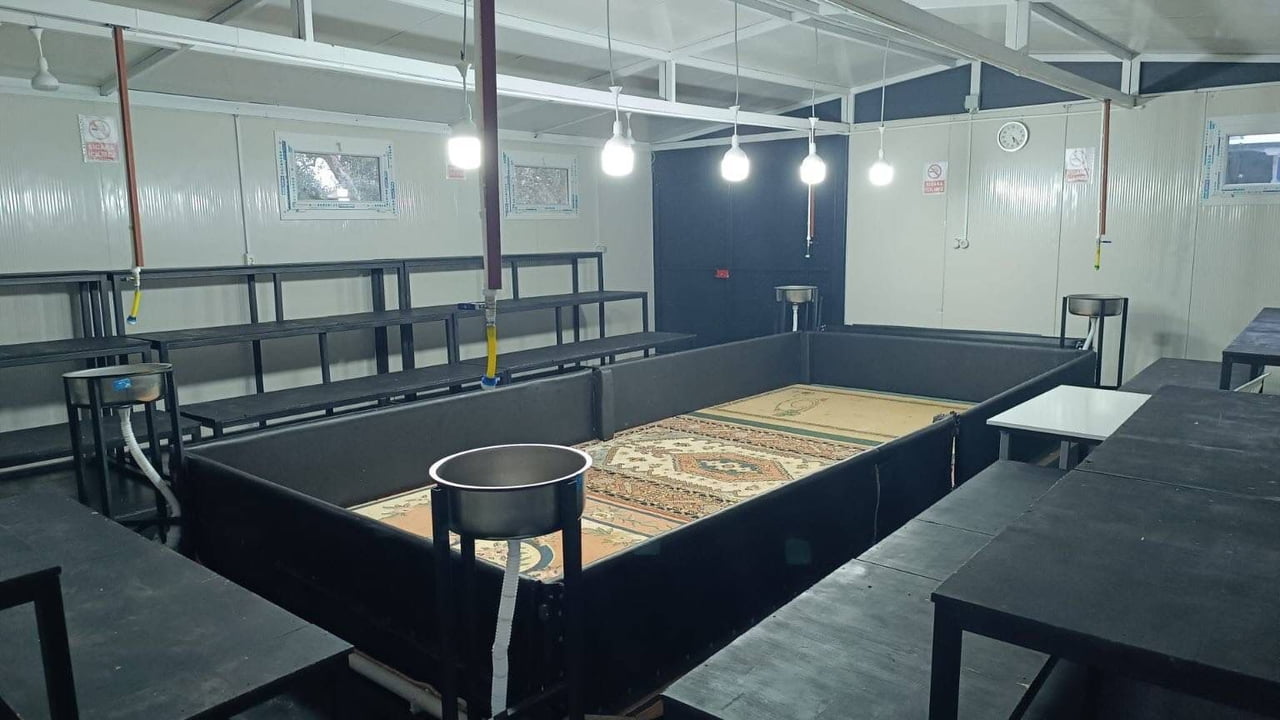 MANİSA’NIN AKHİSAR VE SOMA İLÇELERİNDE HOROZ DÖVÜŞTÜRMEK SURETİYLE KUMAR OYNANDIĞI TESPİT EDİLEN...