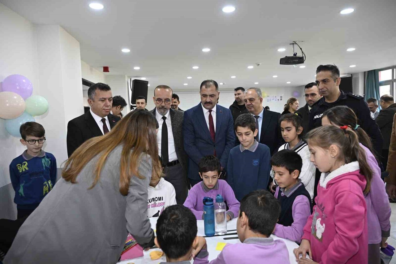 MANİSA’NIN DEMİRCİ İLÇESİNDE 10 ARALIK DÜNYA İNSAN HAKLARI GÜNÜ KAPSAMINDA CENGİZ TOPEL ENVER...