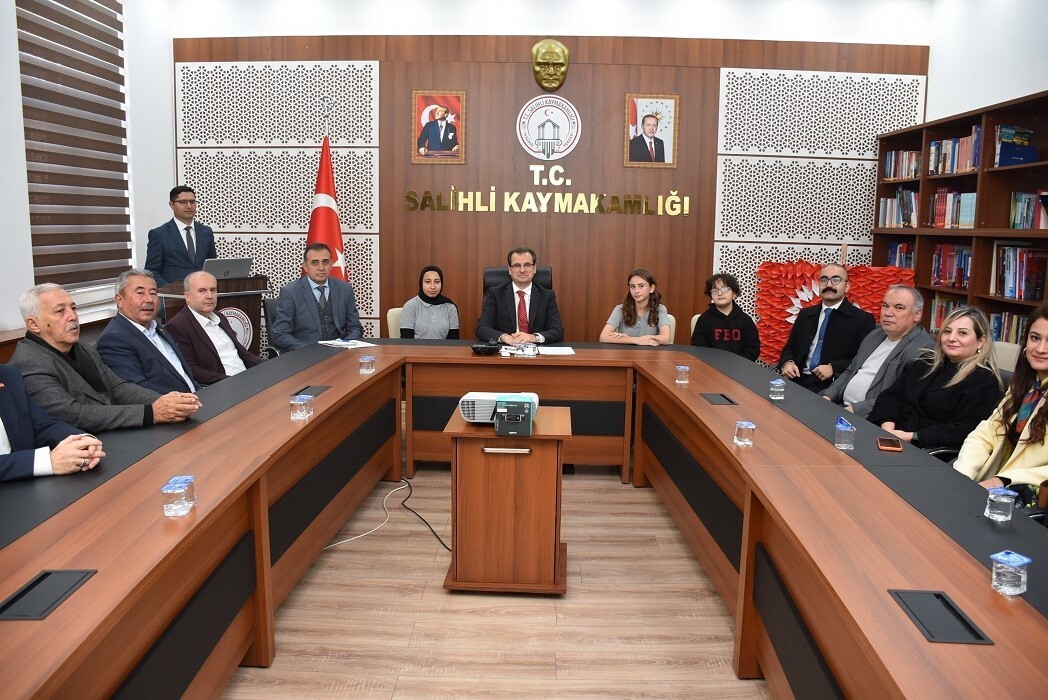 MANİSA’NIN SALİHLİ İLÇESİNDE İNSAN HAKLARI KURULU TOPLANTISI, KAYMAKAM ALİ GÜLDOĞAN BAŞKANLIĞINDA...