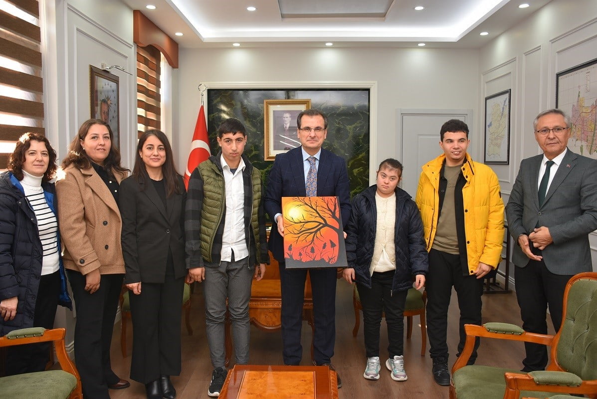 MANİSA’NIN SALİHLİ İLÇESİNDEKİ ÖZEL EĞİTİM UYGULAMA OKULU ÖĞRENCİLERİ, ÖĞRETMENLERİ EŞLİĞİNDE...