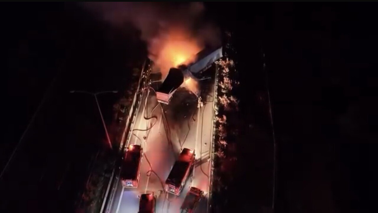 MANİSA’NIN TURGUTLU İLÇESİ GEÇİŞİNDEKİ İZMİR-İSTANBUL OTOYOLU’NDA İKİ TIRIN ÇARPIŞMASI SONUCU...