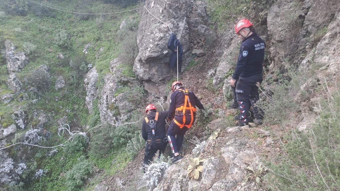 MANİSA’NIN YUNUSEMRE İLÇESİNDE DAĞLIK ALANDA MAHSUR KALAN BİR VATANDAŞ, MANİSA BÜYÜKŞEHİR...