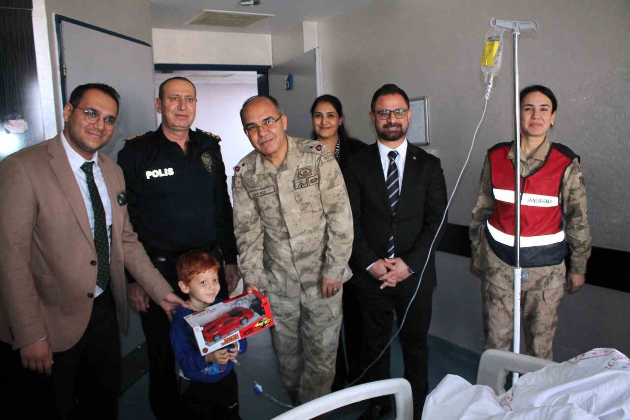 MARDİN'DEKİ MİDYAT DEVLET HASTANESİ, ÇOCUK HASTALARA MORAL VE MOTİVASYON KAZANDIRMAK AMACIYLA...