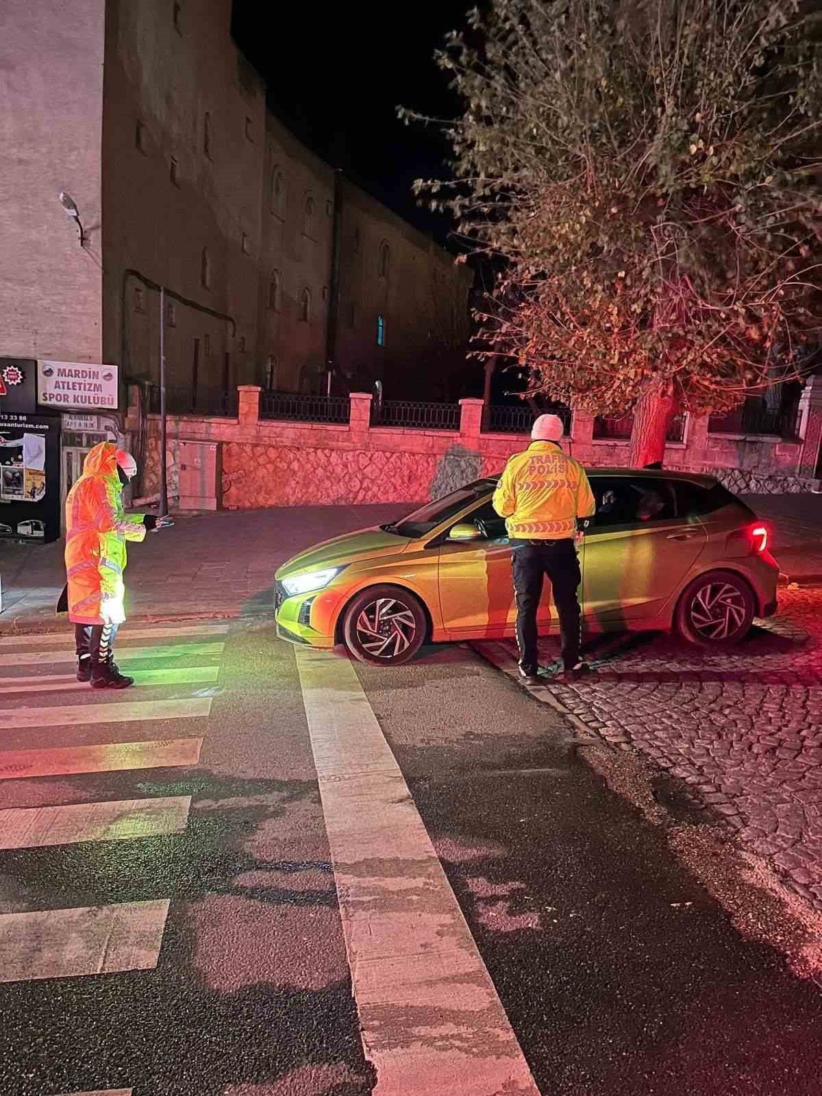 MARDİN’İN ARTUKLU İLÇESİNDE YÜKSEK SESLE MÜZİK YAYINI VE TRAFİK KURALLARININ İHLALİNE YÖNELİK...