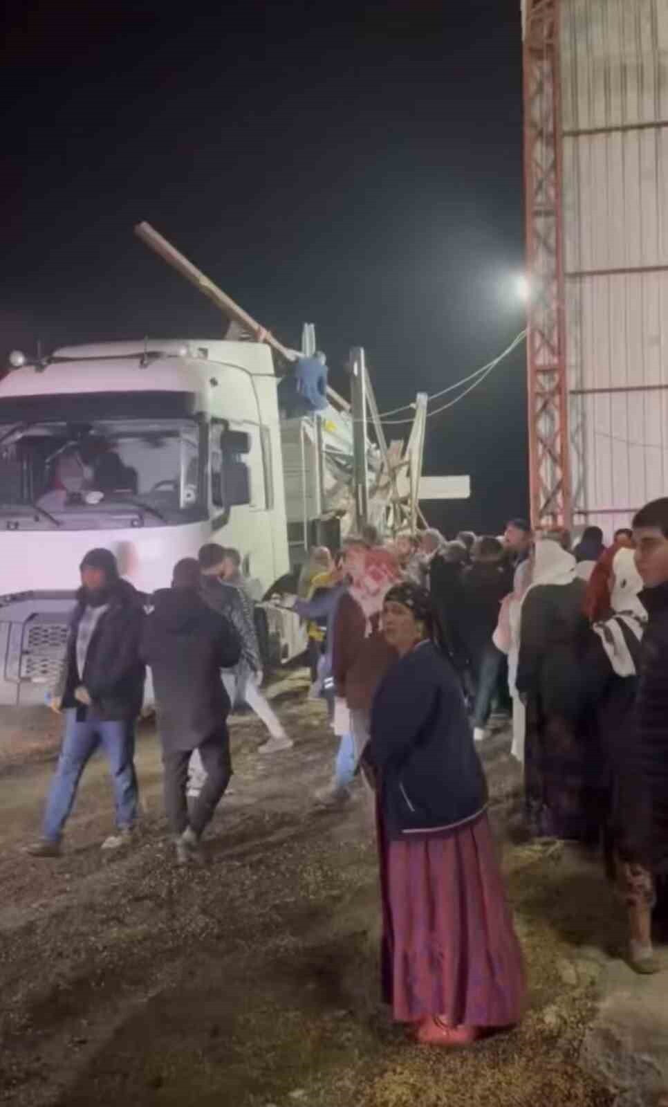 MARDİN’İN DERİK İLÇESİNDE MISIR KURUTMA SİLOSUNUN ÇÖKMESİ SONUCU 1 KİŞİ HAYATINI...