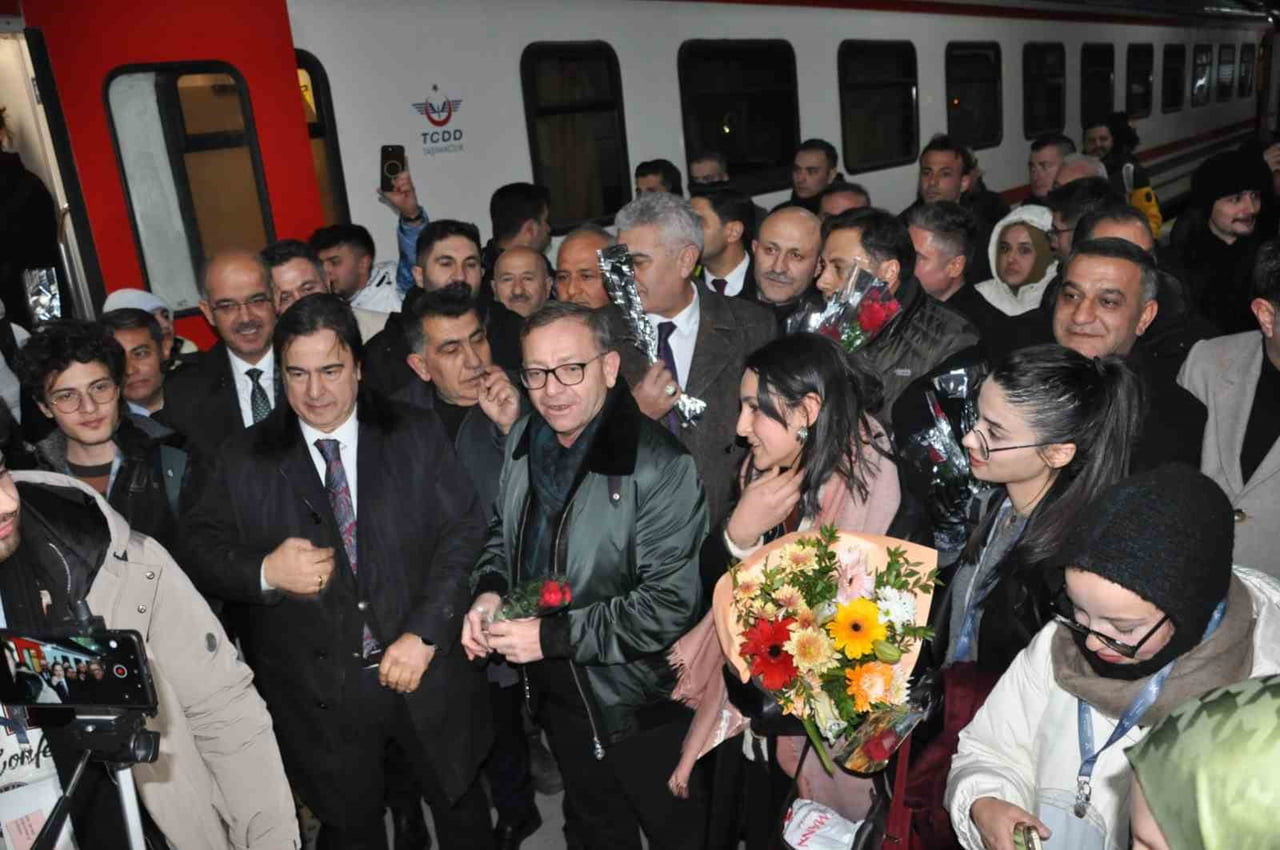 MASALSI YOLCULUĞUN SON DURAĞI: TURİSTİK DOĞU EKSPRESİ KARS’TA COŞKUYLA KARŞILANDI(IŞIK...