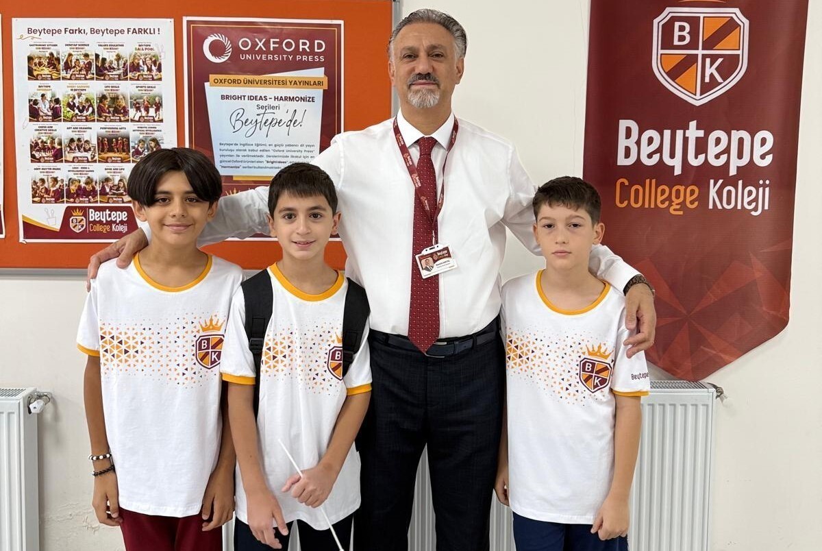 MATEMATİK ÖĞRETMENİ OLARAK BAŞLADIĞI EĞİTİM YOLCULUĞUNU, TÜRKİYE’DE ÖRNEK GÖSTERİLEN BİR EĞİTİM...