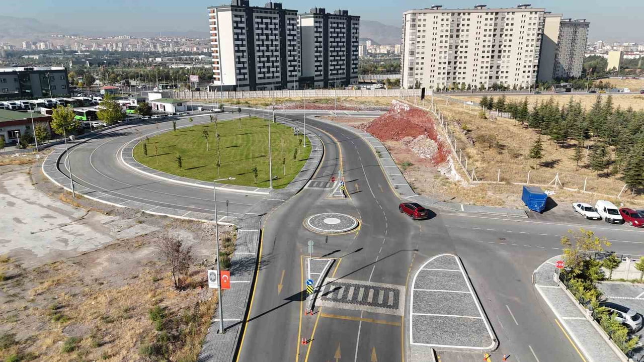 MELİKGAZİ BELEDİYESİ, 2025 YILINDA İLÇE GENELİNDE GERÇEKLEŞTİRDİĞİ YOL YAPIM VE YENİLEME...