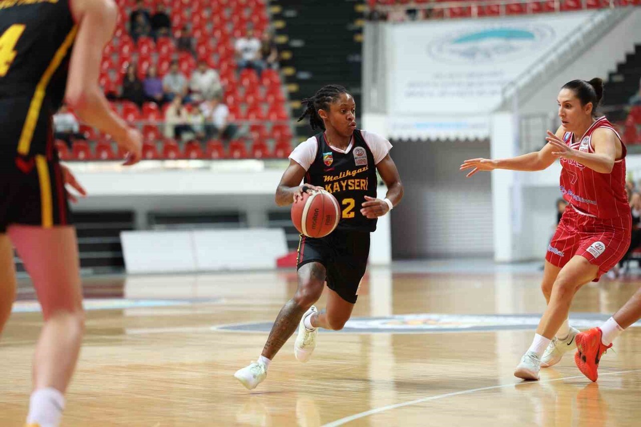 MELİKGAZİ KAYSERİ BASKETBOL'UN EVİNDE KAYBETTİĞİ FENERBAHÇE OPET MÜSABAKASINDA 2 OYUNCUSU ÇİFT...