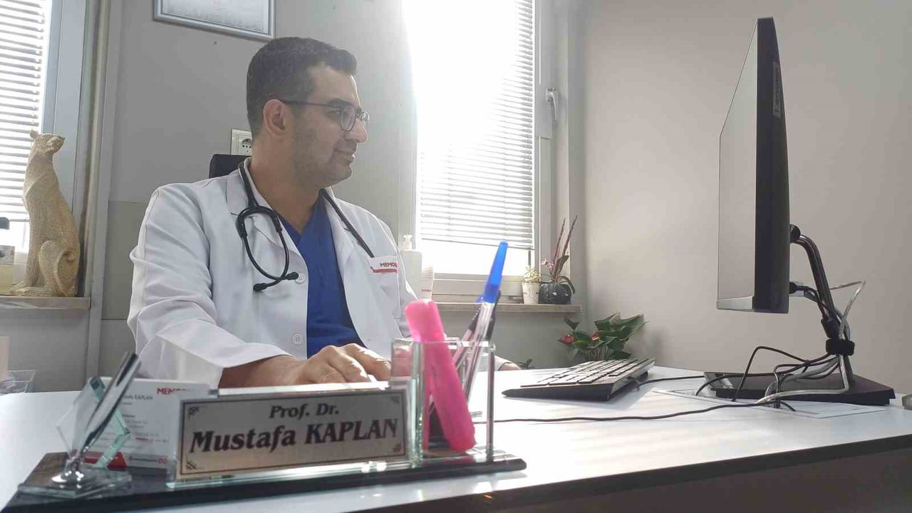 MEMORİAL KAYSERİ HASTANESİ GASTROENTEROLOJİ UZMANI PROF. DR. MUSTAFA KAPLAN, YILBAŞI AKŞAMI...