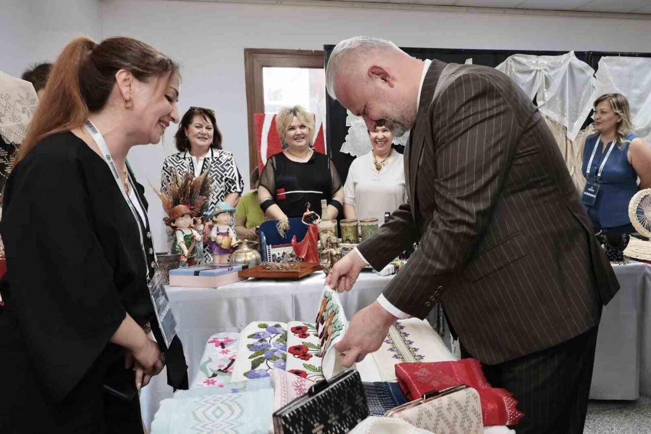 MENEMEN BELEDİYESİ, SPORDAN SAĞLIĞA, KÜLTÜR SANATTAN ULAŞIMA, SOSYAL YARDIMDAN EĞİTİME KADAR...