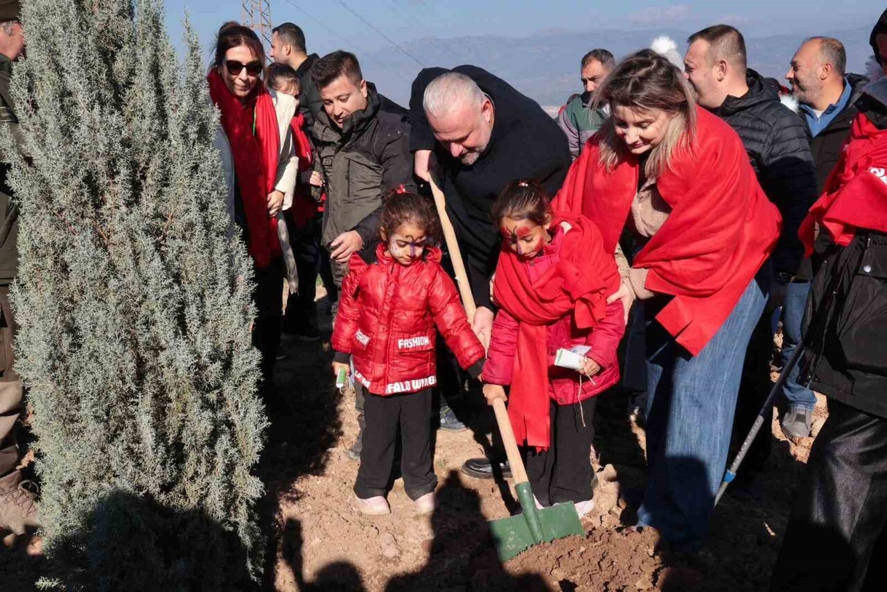 MENEMEN BELEDİYESİ, YENİ DOĞAN BEBEKLER İÇİN HAZIRLADIĞI 'İYİ Kİ DOĞDUN BEBEK' SETLERİNİ ARMAĞAN...