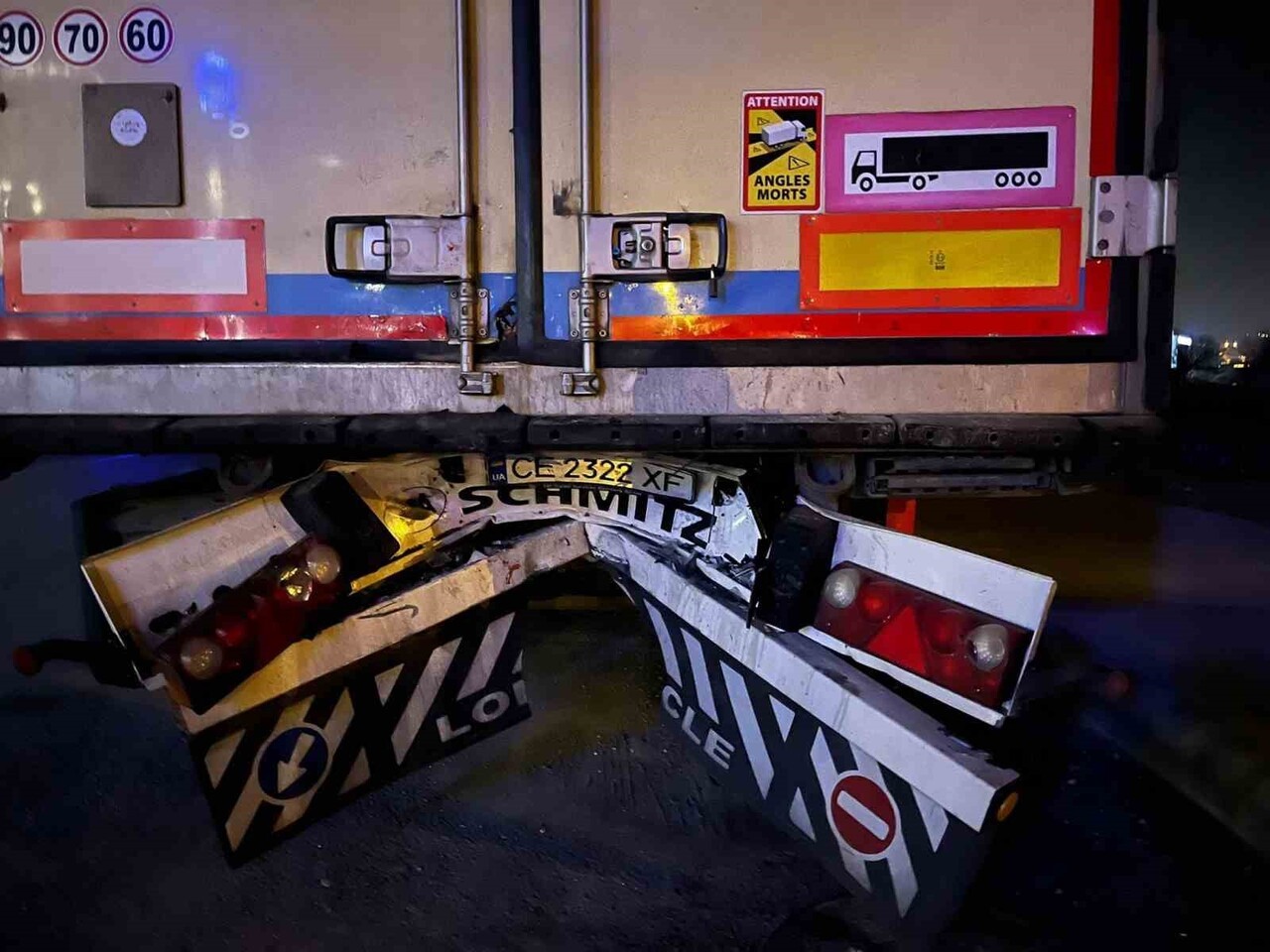 MENTEŞE'DE MOTOSİKLET TIRA ÇARPTI: 1 ÖLÜ