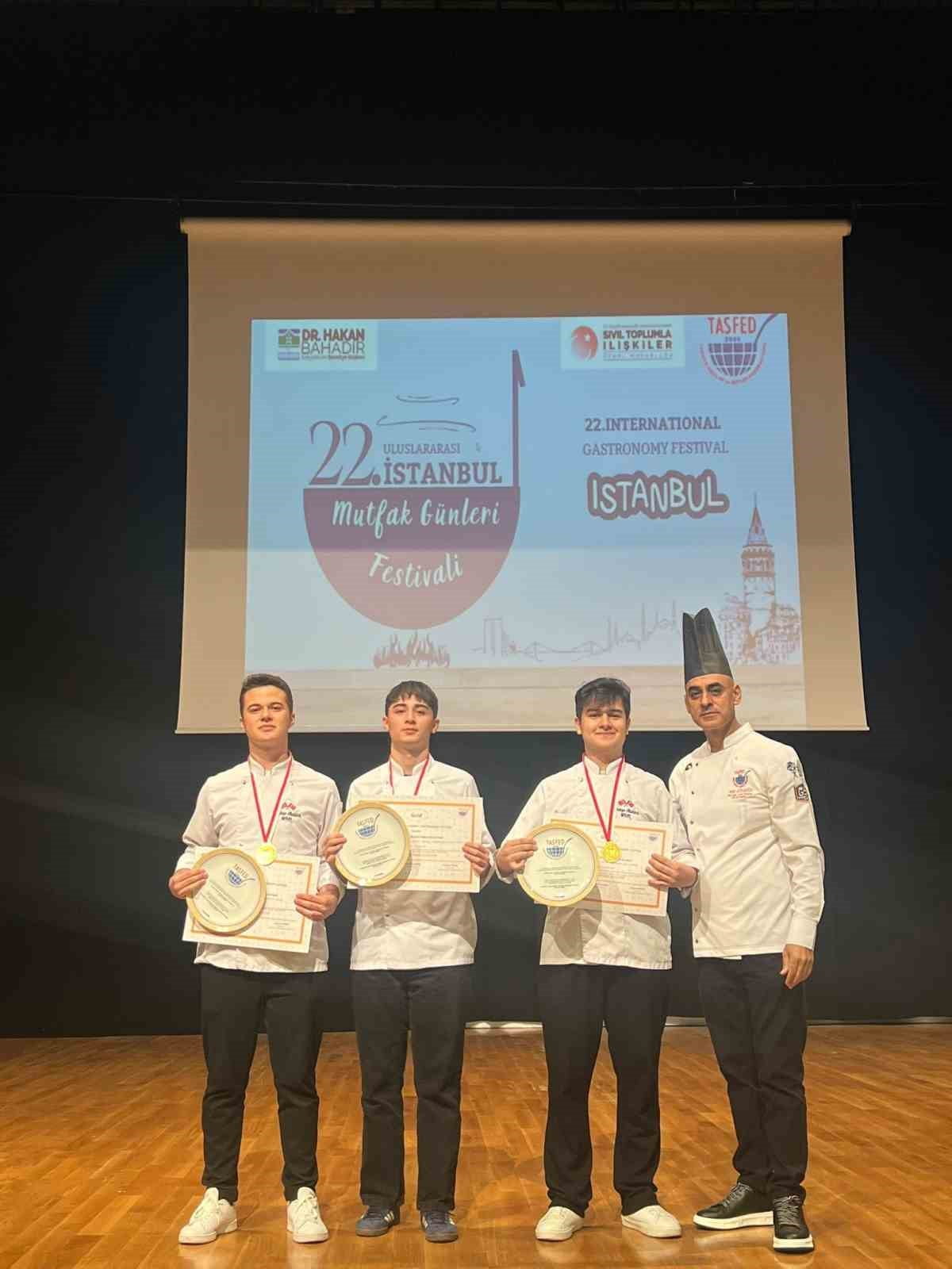 MENTEŞE’NİN GENÇ ŞEFLERİ İSTANBUL’DA DEVLEŞTİ ULUSLARARASI MUTFAK GÜNLERİ’NDE MADALYA...