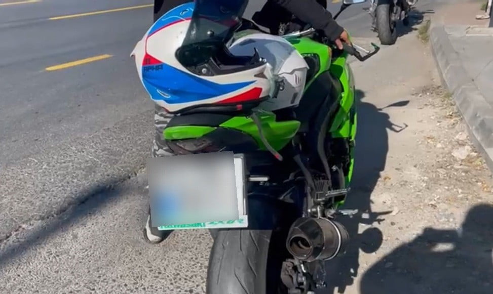 MERSİN'DE ABART EGZOZ KULLANAN 44 ARAÇ SÜRÜCÜSÜ İLE DRİFT ATARKEN GÖRÜNTÜLENEN BİR SÜRÜCÜYE TOPLAM...