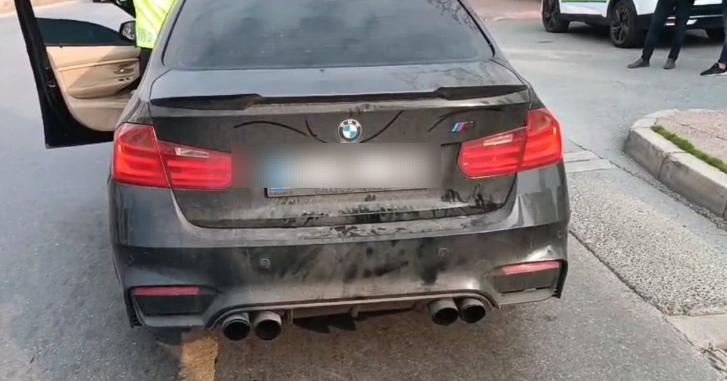 MERSİN'DE ABART EGZOZ KULLANAN 44 ARAÇ SÜRÜCÜSÜ İLE DRİFT ATARKEN GÖRÜNTÜLENEN BİR SÜRÜCÜYE TOPLAM...