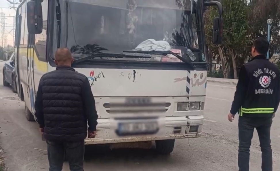 MERSİN'DE MİDİBÜS İLE TERS İSTİKAMETTEN GİDEN SÜRÜCÜ POLİS TARAFINDAN YAKALANARAK 11 BİN 253 TL...