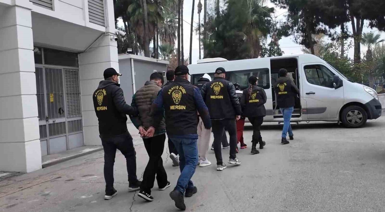 MERSİN'DE YABANCI UYRUKLU ŞAHISLARI BORÇLANDIRIP PASAPORTLARINA EL KOYARAK FUHUŞ YAPTIRAN ŞEBEKE...