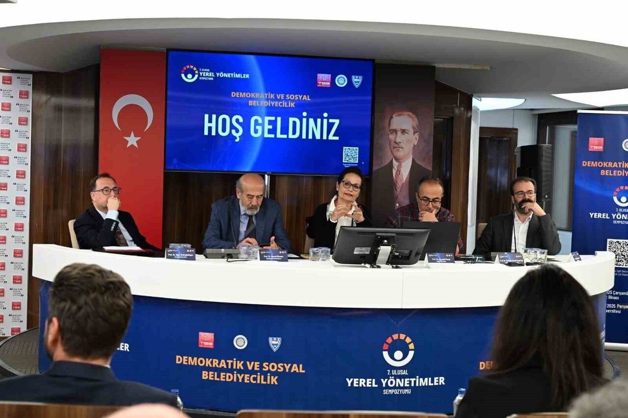 MERSİN BÜYÜKŞEHİR BELEDİYE BAŞKANI VAHAP SEÇER, KATILDIĞI SEMPOZYUMDA DEMOKRATİK VE SOSYAL...