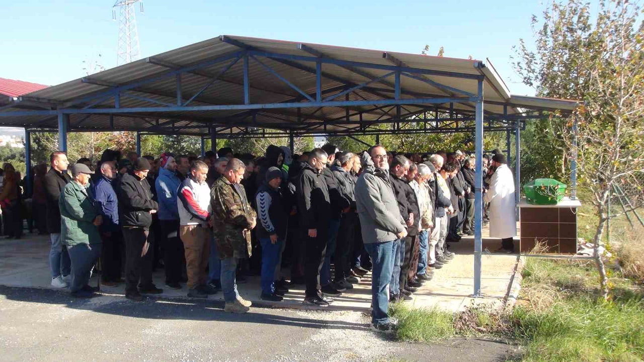 MERSİN’DEKİ EV YANGININDA HAYATINI KAYBEDEN 2 ÇOCUK TOPRAĞA VERİLDİ